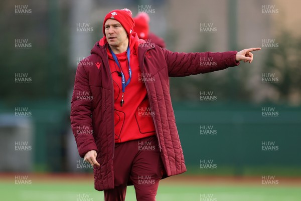 191225 - Wales U19s v England U19s - International Friendly - Wales Head Coach Richard Whiffin