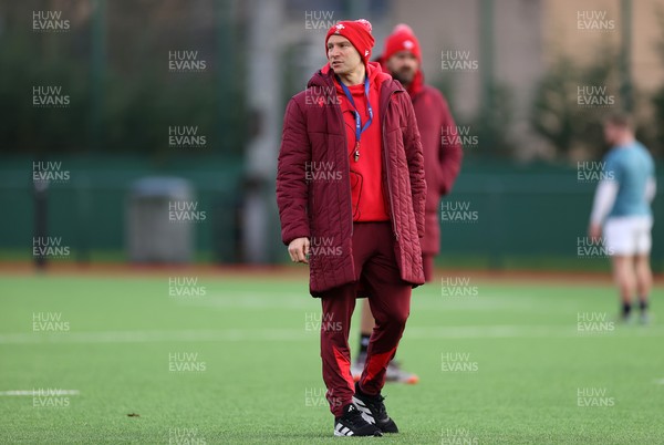 191225 - Wales U19s v England U19s - International Friendly - Wales Head Coach Richard Whiffin