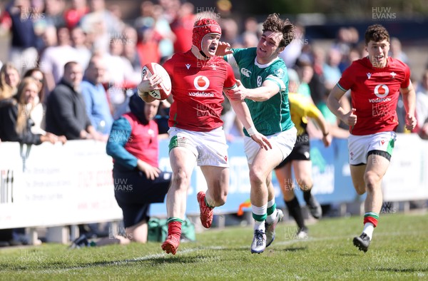060425 - Wales U19s v Ireland U19s - International Friendly - Gryff Watkins of Wales makes a break