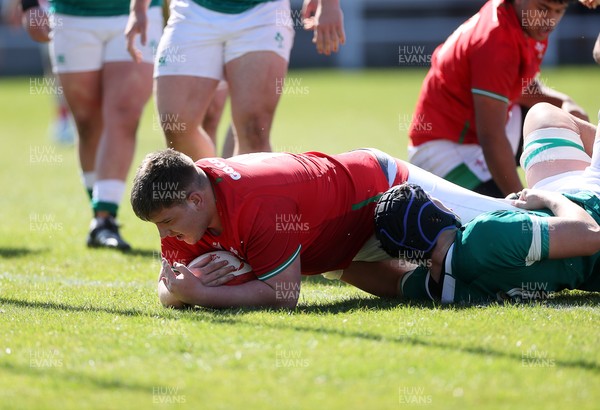 060425 - Wales U19s v Ireland U19s - International Friendly - Codi Purnell of Wales Codi Purnell of Wales scores a try