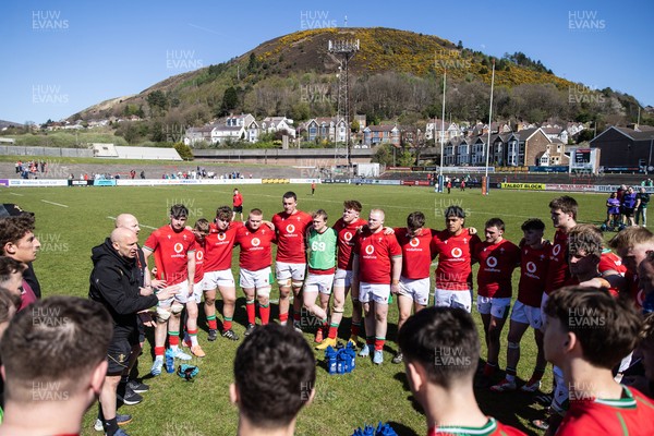 060425 - Wales U19s v Ireland U19s - International Friendly - Wales team huddle at full time