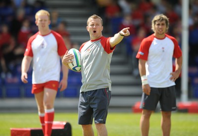 04.06.08 - Wales Under 20 Rugby Training - Wales Under 20 head coach, Patrick Horgan directs training. 