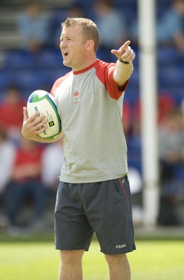 04.06.08 - Wales Under 20 Rugby Training - Wales Under 20 head coach, Patrick Horgan directs training. 