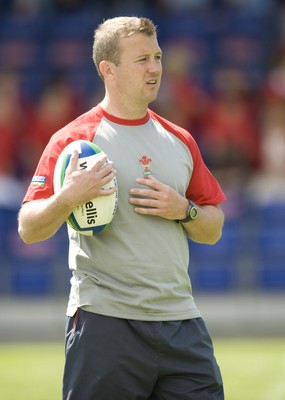 04.06.08 - Wales Under 20 Rugby Training - Wales Under 20 head coach, Patrick Horgan directs training. 