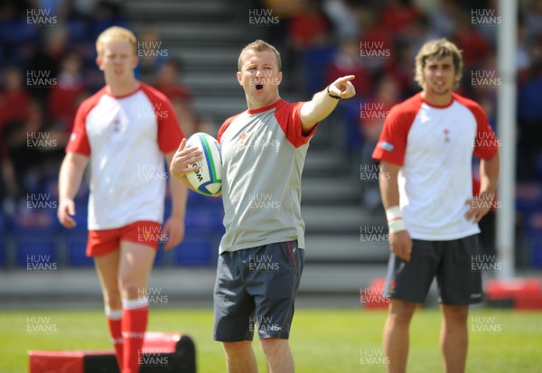 04.06.08 - Wales Under 20 Rugby Training - Wales Under 20 head coach, Patrick Horgan directs training. 
