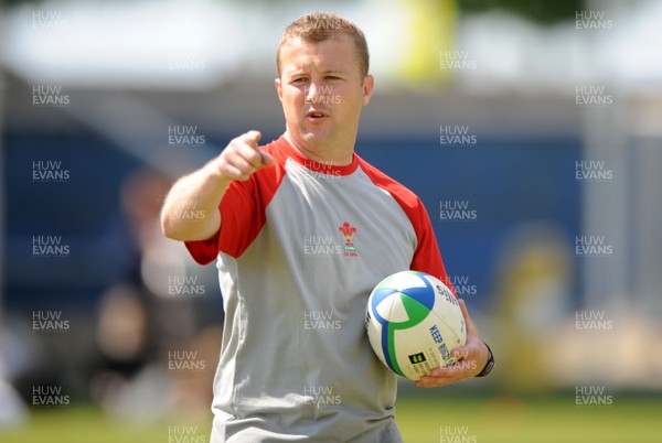 04.06.08 - Wales Under 20 Rugby Training - Wales Under 20 head coach, Patrick Horgan directs training. 