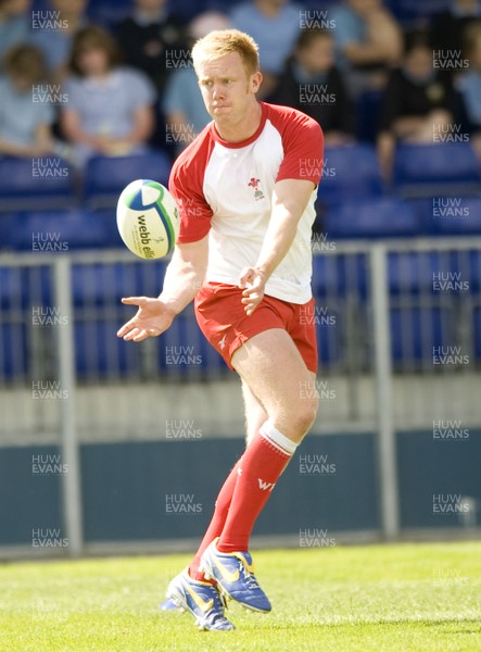 04.06.08 - Wales Under 20 Rugby Training - Jimmy Norris in action during training. 
