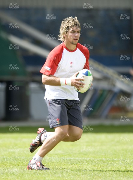 04.06.08 - Wales Under 20 Rugby Training - Gareth Owen in action during training. 