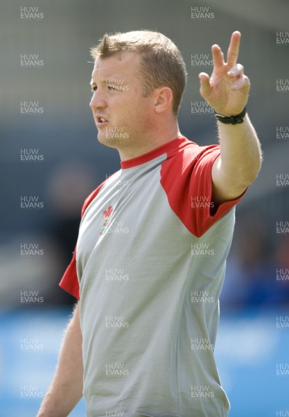 04.06.08 - Wales Under 20 Rugby Training - Wales Under 20 head coach, Patrick Horgan directs training. 