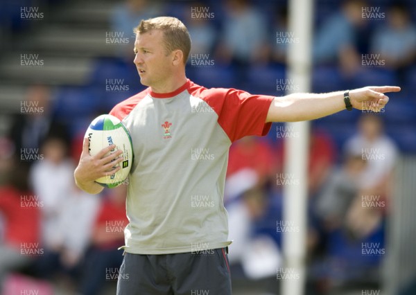 04.06.08 - Wales Under 20 Rugby Training - Wales Under 20 head coach, Patrick Horgan directs training. 
