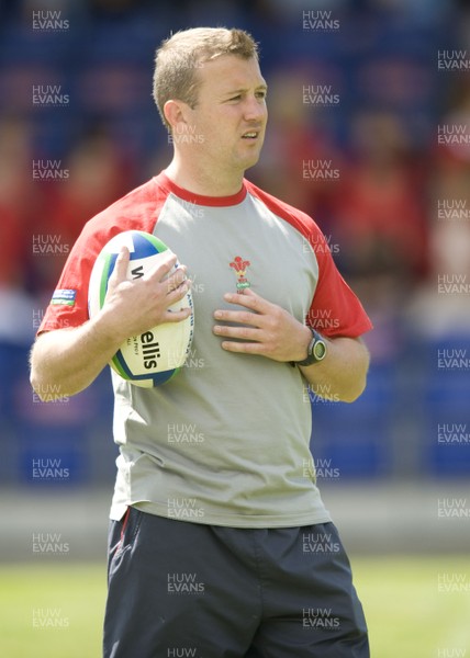 04.06.08 - Wales Under 20 Rugby Training - Wales Under 20 head coach, Patrick Horgan directs training. 