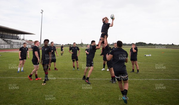 290518 - Wales U20 Runout - Tommy Reffell takes line out ball during training runout ahead of the team's first match in the World Rugby U20 Championship against Australia