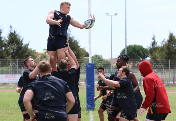 020618 - Wales U20 Training Session -Ben Fry takes the ball during line out practise during a Wales U20 training session for their World Rugby U20 Championship 2018 Pool A match against New Zealand
