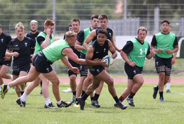 020618 - Wales U20 Training Session - Dan Davies during a Wales U20 training session for their World Rugby U20 Championship 2018 Pool A match against New Zealand