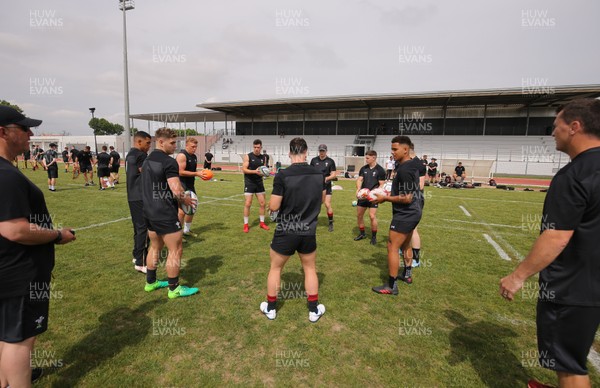 270518 - Wales U20 Training session - The Wales U20 squad go through a light training session ahead of their first match in the World Rugby U20 Championship