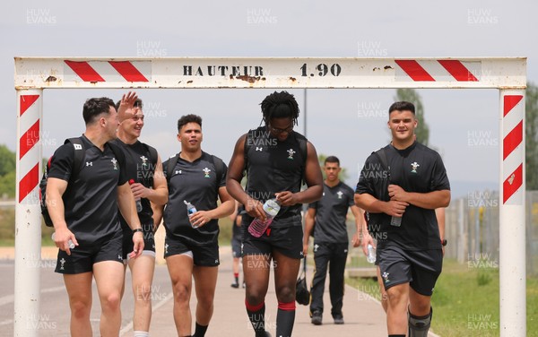 270518 - Wales U20 Training session - Max Williams copes with the height restriction as the team leave a light training session ahead of their first match in the World Rugby U20 Championship