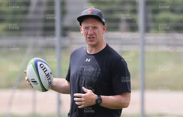 270518 - Wales U20 Squad Training session - Richard Hodges, defence coach, during a training session ahead of the opening match of the World Rugby U20 Championship