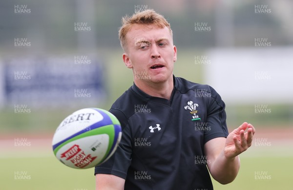 280518 - Wales U20 Squad Training session - Tommy Reffell during training session ahead of the opening match of the World Rugby U20 Championship