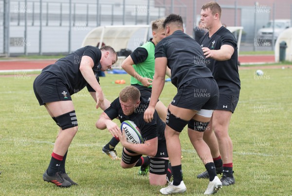 280518 - Wales U20 Squad Training session - The U20's squad go through a training session ahead of the opening match of the World Rugby U20 Championship