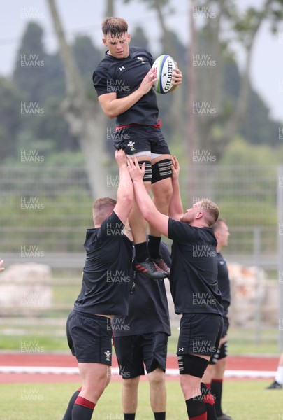 280518 - Wales U20 Squad Training session - Lennon Greggains during a training session ahead of the opening match of the World Rugby U20 Championship