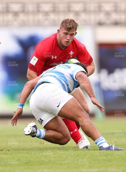 120618 -  Wales U20 v Argentina U20, World Rugby U20 Championship, 5th Place Semi Final - Will Davies-King of Wales takes on Agustin Milet of Argentina