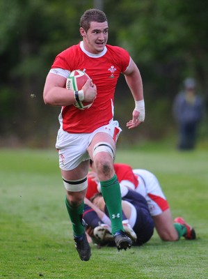13.05.10 - Wales Under 20 v England Regional Academies XV  Wales' James Thomas breaks 
