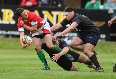 13.05.10 - Wales Under 20 v England Regional Academies XV  Wales' Steve Shingler looks for support 