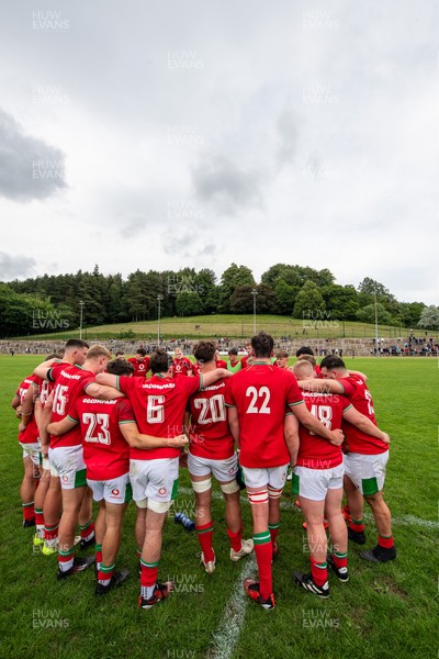 060625 - Wales U20 v England U20 - U20 World Championship Warm Up - Wales huddle