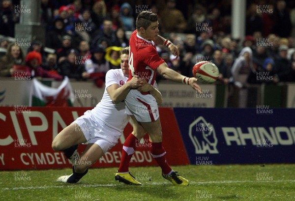 150313 Wales U20 v England U20 - Under 20s Six Nations - Harry Robinson of Wales offloads during a tackle 