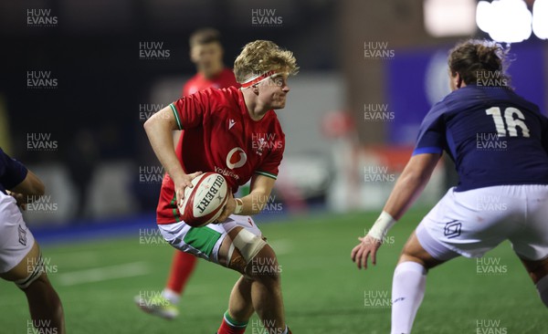 070324 - Wales U20 v France U20, U20 6 Nations - Will Plessis of Wales feeds the ball out