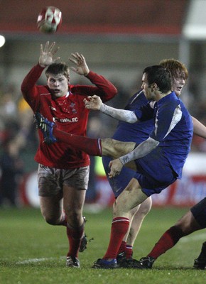 14.03.08 ..  Wales U20 v France U20, U20 Six Nations, Newport -  France's Morgan Parra kicks clear as Wales' Patrick Palmer closes in 
