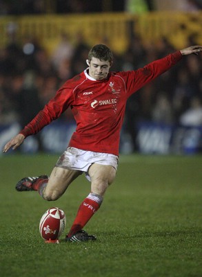 14.03.08 ..  Wales U20 v France U20, U20 Six Nations, Newport -  Wales' Leigh Halfpenny kicks conversion 
