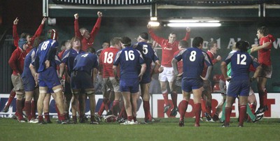 14.03.08 ..  Wales U20 v France U20, U20 Six Nations, Newport -  Wales players celebrate as the final whistle blows 