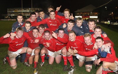 14.03.08 ..  Wales U20 v France U20, U20 Six Nations, Newport -  Wales U20 players celebrate their victory over France 