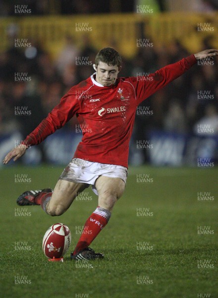 14.03.08 ..  Wales U20 v France U20, U20 Six Nations, Newport -  Wales' Leigh Halfpenny kicks conversion 