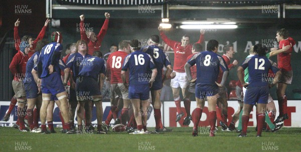 14.03.08 ..  Wales U20 v France U20, U20 Six Nations, Newport -  Wales players celebrate as the final whistle blows 