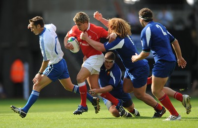 14.06.08 - Wales Under 20s v France Under 20s - Junior World Championship 2008 - Wales' Rhys Webb is tackled by France's Nicolas Agnesi and Kevin Kervarec(ground). 