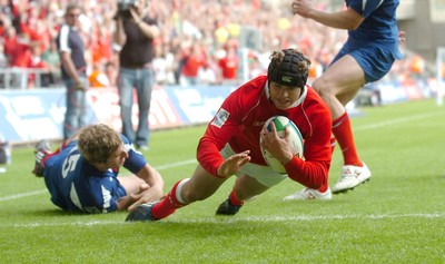 14.06.08 - Wales Under 20s v France Under 20s - Junior World Championship 2008 - Wales' Leigh Halfpenny scores the match winning try 