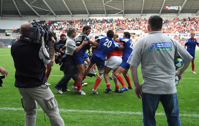 14.06.08 - Wales Under 20s v France Under 20s - Junior World Championship 2008 - Wales and France under 20 players fight at the end of the match. 