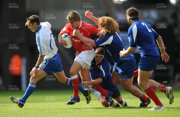 14.06.08 - Wales Under 20s v France Under 20s - Junior World Championship 2008 - Wales' Rhys Webb is tackled by France's Nicolas Agnesi and Kevin Kervarec(ground). 