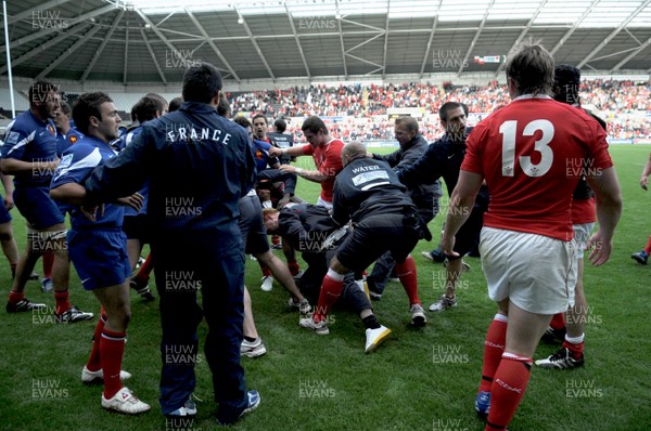 14.06.08 - Wales Under 20s v France Under 20s - Junior World Championship 2008 - Wales and France under 20 players fight at the end of the match. 