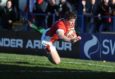 26.02.10 - Six Nations Under 20 Championship, Wales Under 20 v France Under 20 Wales' Scott Williams scores a try 