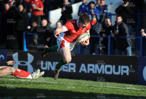 26.02.10 - Six Nations Under 20 Championship, Wales Under 20 v France Under 20 Wales' Scott Williams scores a try 