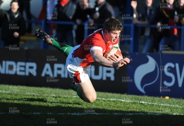 26.02.10 - Six Nations Under 20 Championship, Wales Under 20 v France Under 20 Wales' Scott Williams scores a try 