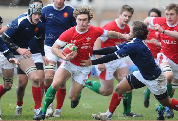 26.02.10 - Six Nations Under 20 Championship, Wales Under 20 v France Under 20 Wales' James Loxton breaks through 