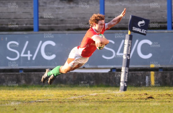 26.02.10 - Six Nations Under 20 Championship, Wales Under 20 v France Under 20 Wales James Loxton scores a try 