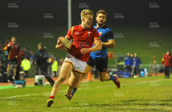 270216 - Wales Under 20 v France Under 20 - Under 20 Six Nations 2016 -George Gasson of Wales scores try