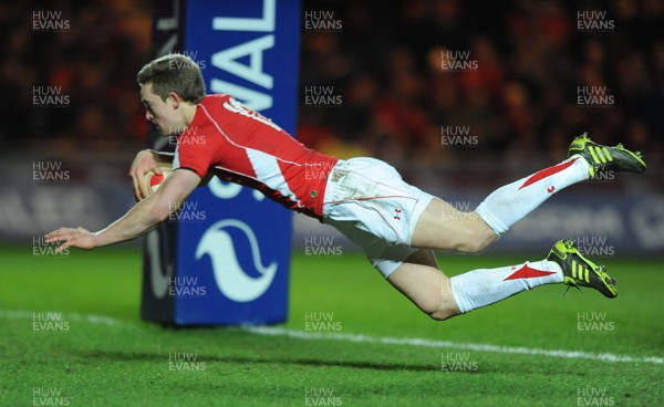 11.03.11 - Wales Under 20 v Ireland Under 20 - Under 20 Six Nations - Owen Williams of Wales runs in to score try. 