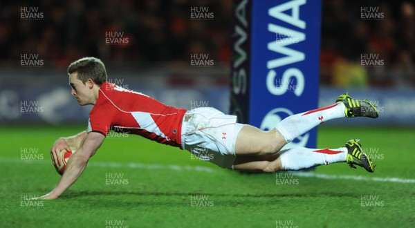 11.03.11 - Wales Under 20 v Ireland Under 20 - Under 20 Six Nations - Owen Williams of Wales runs in to score try. 