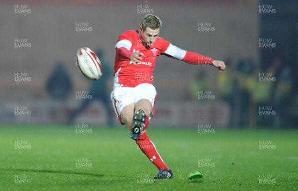 20.03.09 - Wales Under 20 v Ireland Under 20 - Under 20 Six Nations 2009 - Wales' Jason Tovey converts a penalty. 